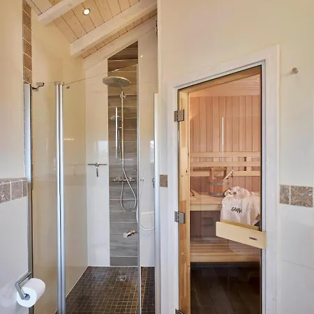 Holiday home Luxuswellnesshaus Lotsenhus