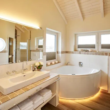 Luxuswellnesshaus Lotsenhus Holiday home Bliesdorf
